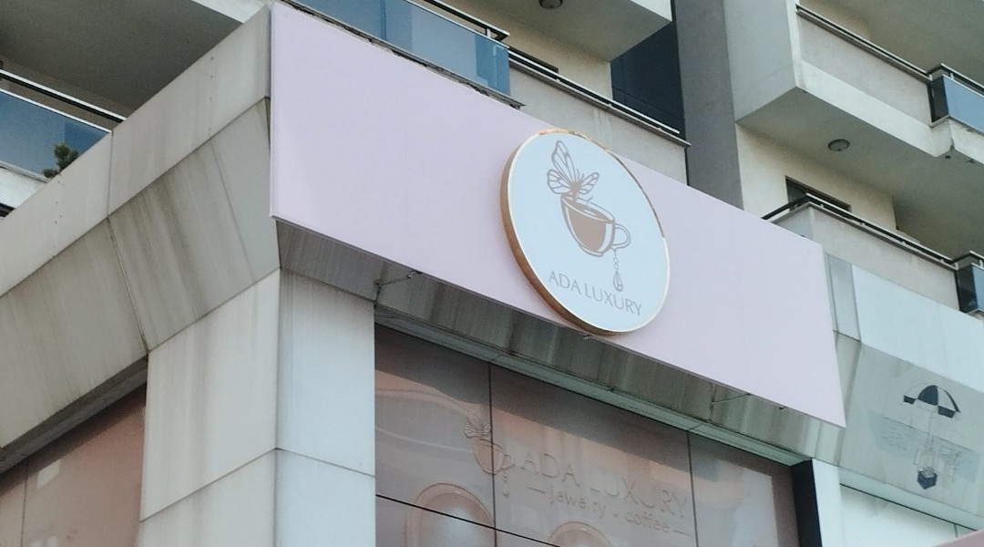 Ada Luxury - Yuvarlak Pleksi Tabela