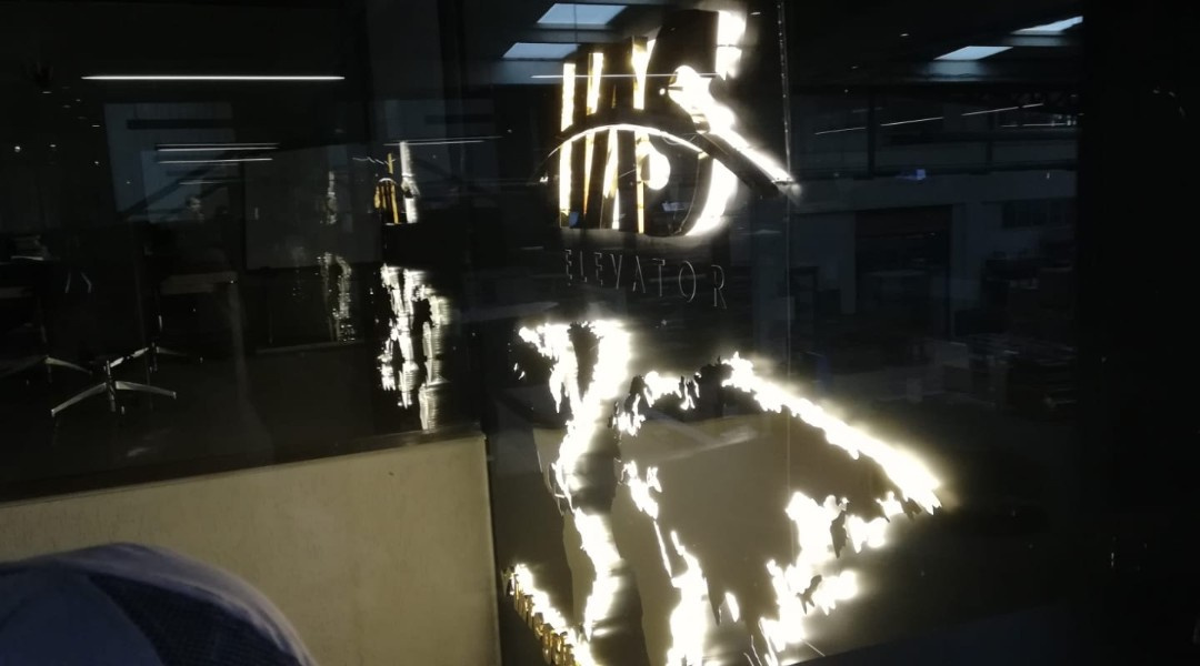 Has Elevator - İç Mekan Ters Işık Tabela