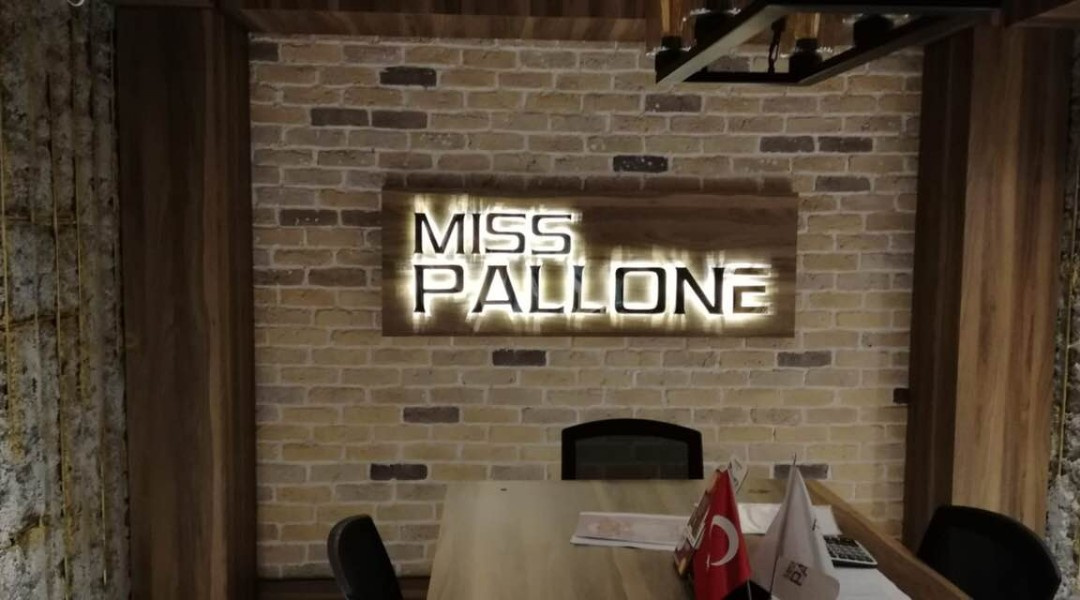 Miss Pallone - Ters Işık Tabela