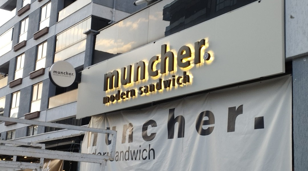 Muncher Sandwich - Ters Işık Tabela