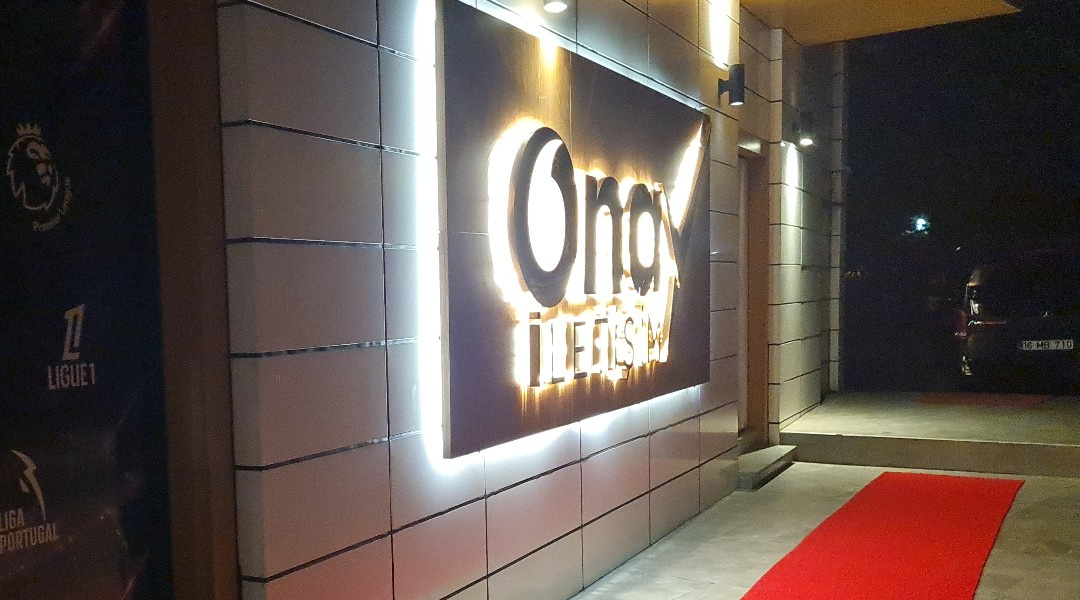 Onay İletişim - Ters Işıkı Tabela