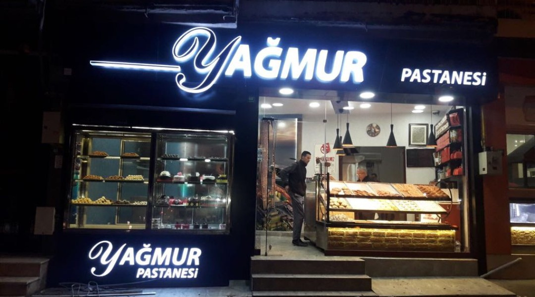 Yağmur Pastanesi - Işıklı Tabela